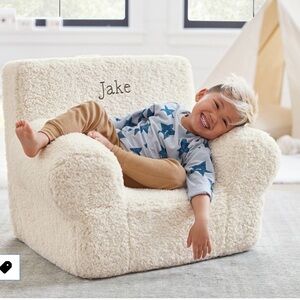 ❤️ NEW - Pottery barn kids Anywhere Chair - color Cream Sherpa (size kids)